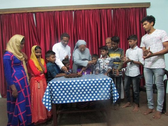 Christmas with Okhi cyclone effected families.JPG